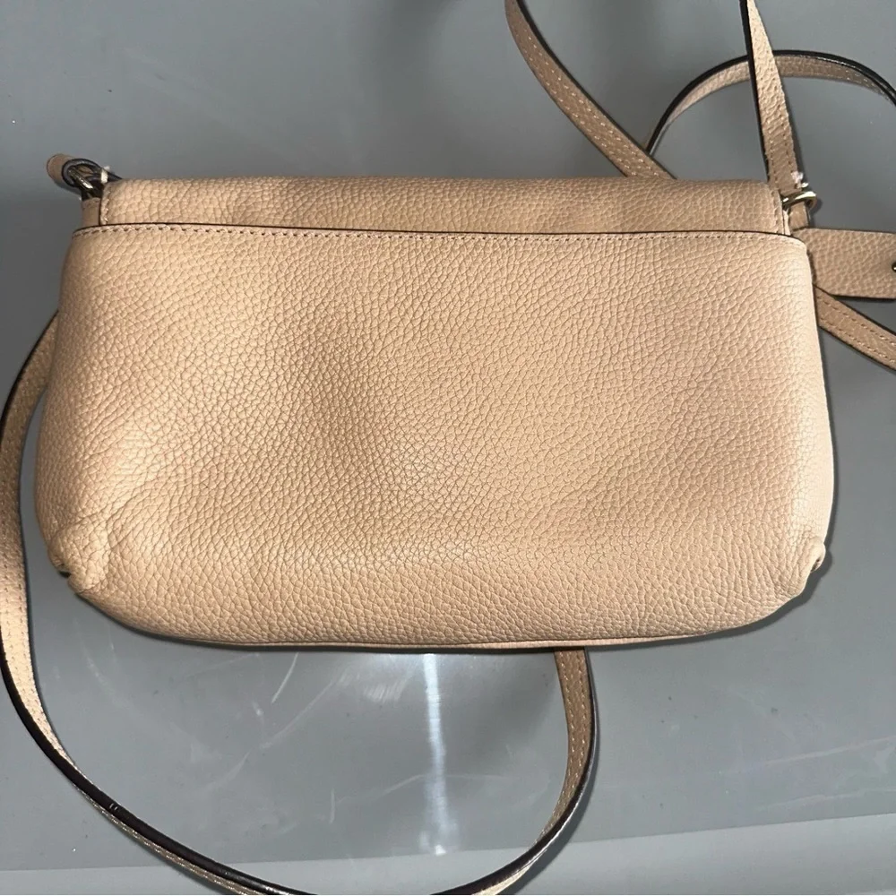 Coach Crossbody Beige‎ Tones Size 6H X 8L Fold Over Vintage Look Small Bag - Picture 6 of 12